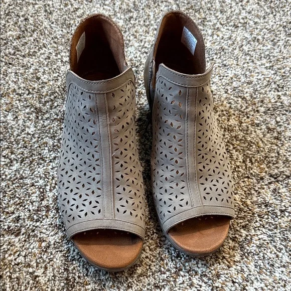 Cobb Hill by New Balance Beige Perforated Clogs - Picture 1 of 7